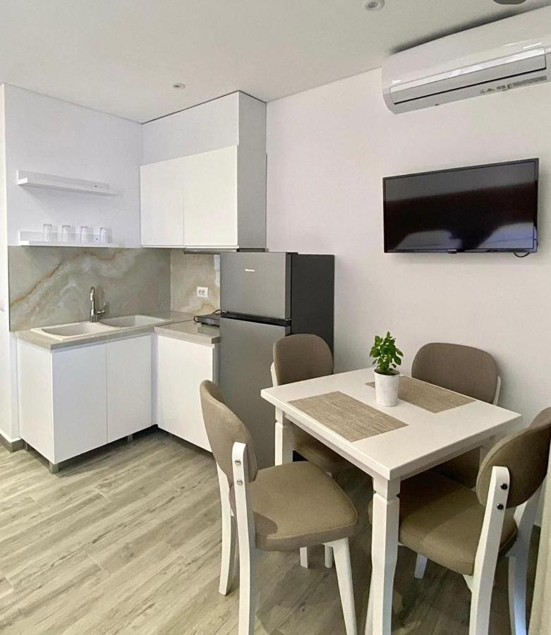Edina By Hp Hotel Sarande Exterior photo