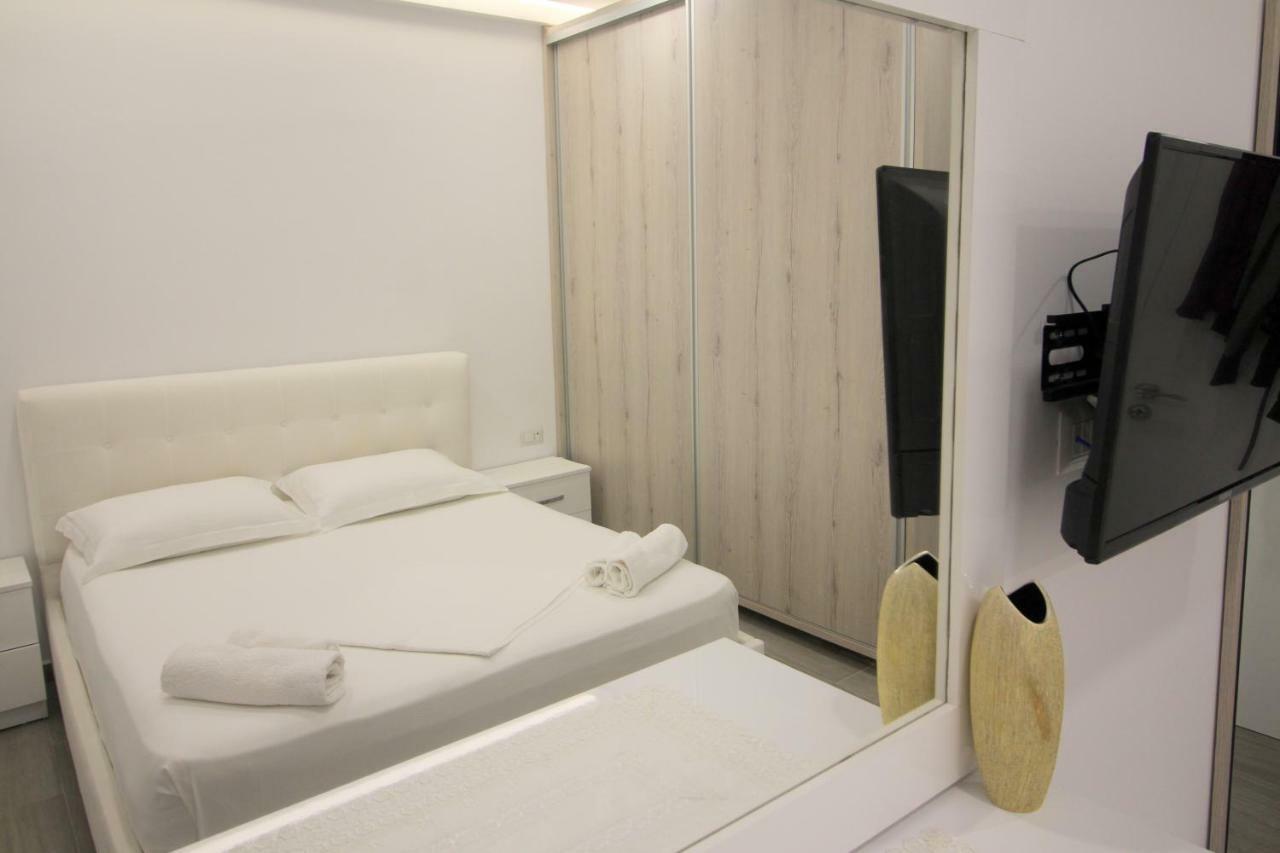 Edina By Hp Hotel Sarande Exterior photo